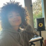 Leslie Grace Instagram - últimamente:) … encontré una reliquia… en el último slide!