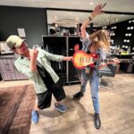 Leslie Mann Instagram - Showing EV how it's done! Pearl Jam!!!