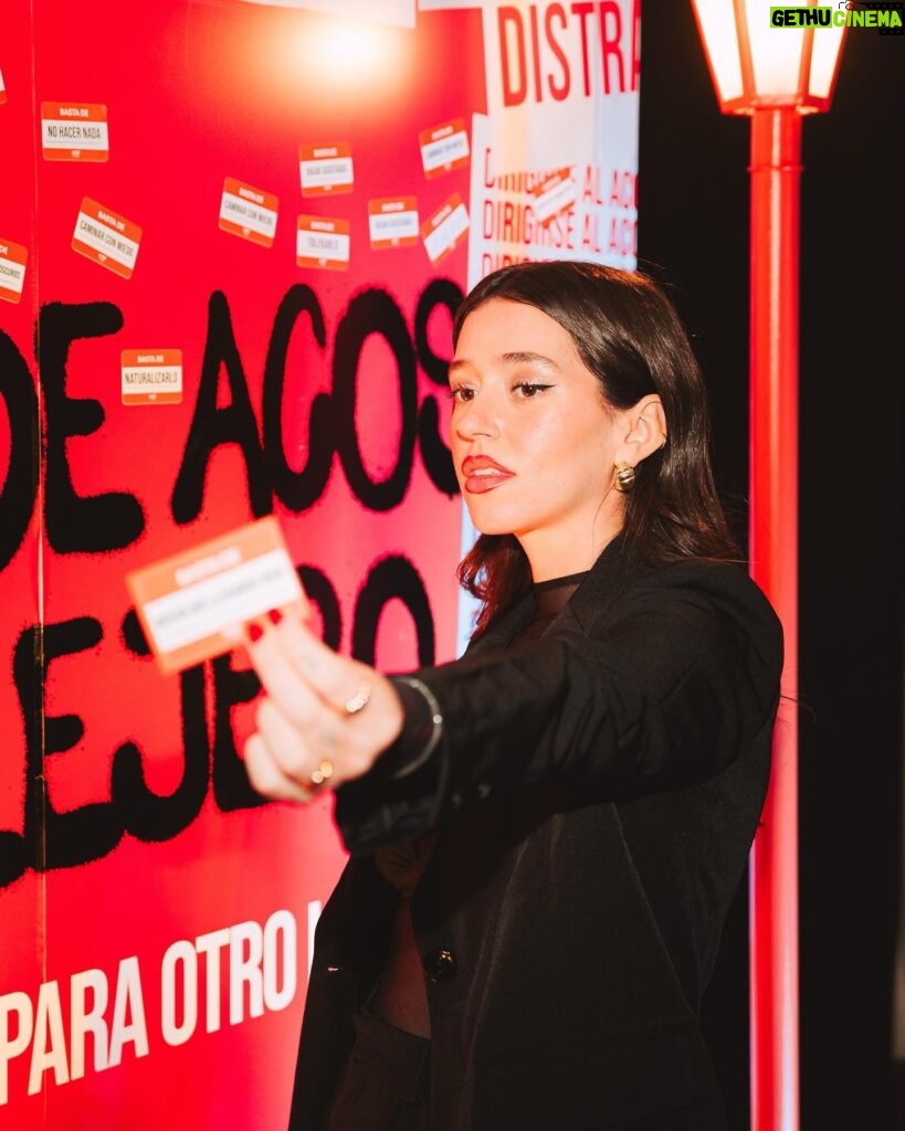 Leticia Siciliani Instagram - ¿Sabías que el acoso en el espacio público es una de las modalidades de violencia de género más naturalizadas, más habituales y extendidas en el mundo entero? Les comparto un poco de lo que vivimos ayer en el evento de la campaña Stand Up contra el acoso callejero de L'Oréal Paris. #BastaDeAcosoCallejero #WeStandUp @lorealparis @lorealgroupe_latam