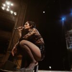 Levante Instagram - P I S A F U T U R A Che potenza Pisa, grazie infinite! Grazie dell’amore, sto ancora imparando ad accogliere gli applausi, quindi spesso sparisco nel buio del palco. Non so perché proprio quelli non riesco davvero ad accettarli, lo scriverò nell’elenco delle cose da capire. Ci vediamo presto. Sempre accanto. L. #operafuturatour 📹📸 @is.iside