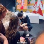 Levante Instagram - “Se ti dico Sailor a cosa pensi?” “A Sailor Moon” Potere del cristallo di luna di queste donne meravigliose ❤️ Grazie @chiaratagliaferri @lafrisa e la grandissima @mariagraziachiuri . È stavo bello conversare con voi! @salonelibro