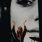 Levante Instagram - A N C O N A F U T U R A Questo tour è meraviglioso perché saliamo sul palco felici, suoniamo sul palco felici, torniamo a casa felici. Grazie infinite dell’abbraccio di ieri, torneremo ANCONA❤️ Nella città dei due soli non potevo che sentirmi a casa. Sempre accanto L. 📸 @is.iside