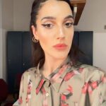 Levante Instagram - A N C O N A F U T U R A Questo tour è meraviglioso perché saliamo sul palco felici, suoniamo sul palco felici, torniamo a casa felici. Grazie infinite dell’abbraccio di ieri, torneremo ANCONA❤️ Nella città dei due soli non potevo che sentirmi a casa. Sempre accanto L. 📸 @is.iside