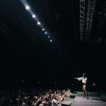 Levante Instagram - P A D O V A F U T U R A Ogni volta penso che non si possa fare di meglio, ogni volta immagino che abbiamo ricevuto il massimo. Padova ma che voce hai? Grazie di questo fuoco che ci hai regalato, è stato meraviglioso fare l’amore con voi! Grazie di cuore a @lamante.giorgia che è salita sul palco a cantare DURI COME ME. Ti auguro, Giorgia, di conservare gelosamente quei sorrisi, la tua voce meravigliosa, la musica che ti porti dentro e l’umiltà che ti abbraccia. Quelle come te sono le ragazze di cui abbiamo bisogno❤️ Grazie infinite. Ps. Come in tutti i palinsesti del cazzo, il programma più bello è a fine carosello. Scorrere per credere. 📹📸 @is.iside