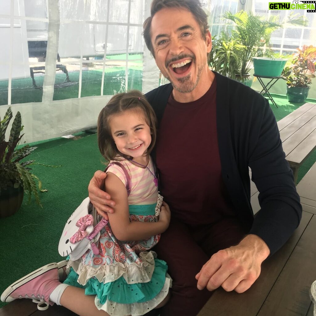 Lexi Rabe Instagram - Congrats!! @robertdowneyjr you deserve this so much!! #oscarwinner you will always be the coolest guy I have known! And the best and funnest actor I have worked with!! 💕 congrats fake dad! Our time on @avengers will always be my favorite set! Congrats #iloveyou3000