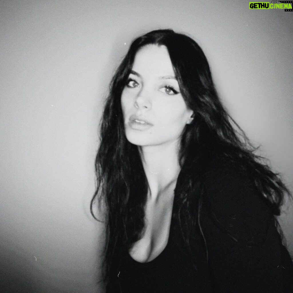 Leyla Tanlar Instagram - all black