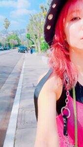 LiSA Instagram - O!HA!YO!🚶‍♀️🍫☀️ #毎日カップケーキ食べてる #Everydaycupcake🧁 #losangeles