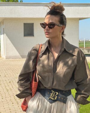Liberta Spahiu Instagram - Qe se gjithe m’vetni a bohesh nervoz najhere!!! 
Po sot 🤨 swipe me pa qehren: hune&buze bashke!