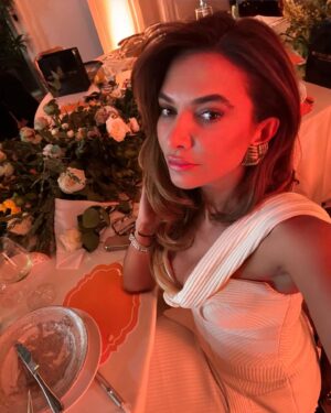 Liberta Spahiu Instagram - Mbrëmë! 🧡 @maisondeparfum_tirana #parfumsdemarly