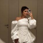 Liberta Spahiu Instagram - Hera dyte… fustan t’bardhe! Sdi cka ka me ndodh ne te treten … @drenushaxharra 🫣😂 #maisondeparfumtirana #amouage #mdp #anderrnenjeshishe