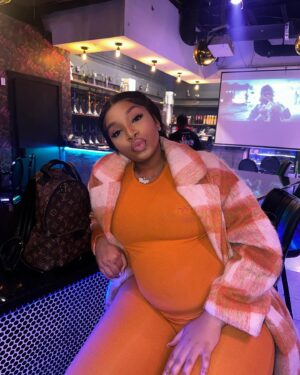 LightSkinKeisha Instagram - Damn my son chillin in dat b*tch ain’t he? 🤣😭🤣 When yall think ima have him? 
Jacket: @FashionNova 🧡
