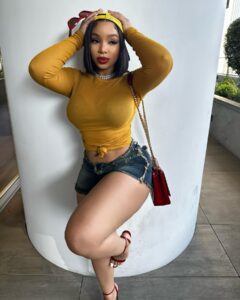 LightSkinKeisha Instagram - make a b*tch so pressed, she comment from her finstaaa 🤭