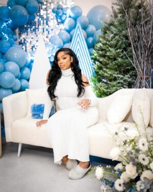 LightSkinKeisha Instagram - Baby Best is on the way 👶🏽 thank you to all of our family and friends , yall showed tf out 🤞🏽🩵🥹