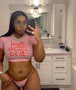 LightSkinKeisha Instagram - lol try it 🤷🏽‍♀️

Shirt/ Thong: @originalbaddieclub 💕