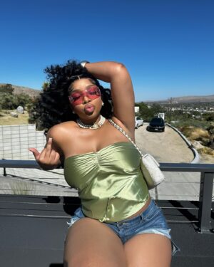 LightSkinKeisha Instagram - You know you da coldest 🥶
@fashionnova 💚