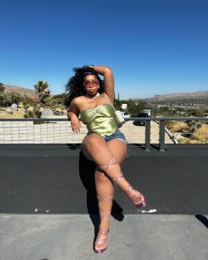 LightSkinKeisha Instagram - You know you da coldest 🥶
@fashionnova 💚