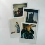 Lilas Ikuta Instagram - スピリッツ撮影中「インスタントカメラで自由に撮っていいですよ〜」と言ってもらえ、パシャパシャといくつか📷 そしてスタイリストチーム&ヘアメイクチームも含むいつメン集合写真も撮ってもらった👥 2枚目は電子版より。 stylist @shota2784 hair & make-up @youca1220