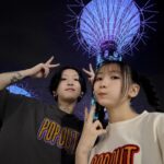 Lilas Ikuta Instagram - memories in Singapore🤍 ①あやせさんの泊まった水中で寝られるホテルに遊びに行く🐠(私はぎり怖くて宿泊は断念) ②エイによる特大ファンサ🥴 ③突然訪れた奇跡の4ショット📷 ④ホテルのエントランスがかわちいぎゅうぎゅう🧳 ⑤朝食ビュッフェの目玉焼き、なんかいっぱい上に乗せてくれた🍳 ⑥マネさんたちが買ってきてくれたUSSのお土産クッキーモンスターマグネット🍪 ⑦Cloud Forest(植物園)で高所をお散歩👀 ⑧Supertree GroveにてPOP OUTティーツーショ✌︎✌︎ ⑨Spotifyオフィスにお邪魔させていただいてサインを書き書き✍🏼 ⑩舞台袖でライブを見守るマネよしのちゃんがかわちい