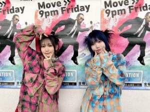 Lilas Ikuta Instagram - Mステ📺ano ×幾田りらで「絶絶絶絶対聖域」と「青春謳歌」の2曲をフルサイズTV初パフォーマンスでした❕
"悪幾田りら"＆"柔らかあの"いかがでしたか？💭

思いっきりシャウトしちゃいました、ライブでは初公開、そして母艦もデストラクション、テレビでこんなことできるなんて、全方位に感謝です。絶絶絶絶対聖域とにかく楽しかった！

青春謳歌を書いているとき、ずっとあのちゃんの生歌を想像してたから、心の込もった歌唱に胸がぎゅっとなった！とっても嬉しかった！ありがとうー！
実は間奏部分で、配信音源とは違う門出とおんたんの会話をMステ用に収録して流させてもらってたのです！よーく聴いてみてね！

映画デデデデの前章が公開中、劇場でみるべし！そしてこの2曲に一緒に浸りまくろうぜ✌︎
こちらリハでのオフショット＆ムービーです👀