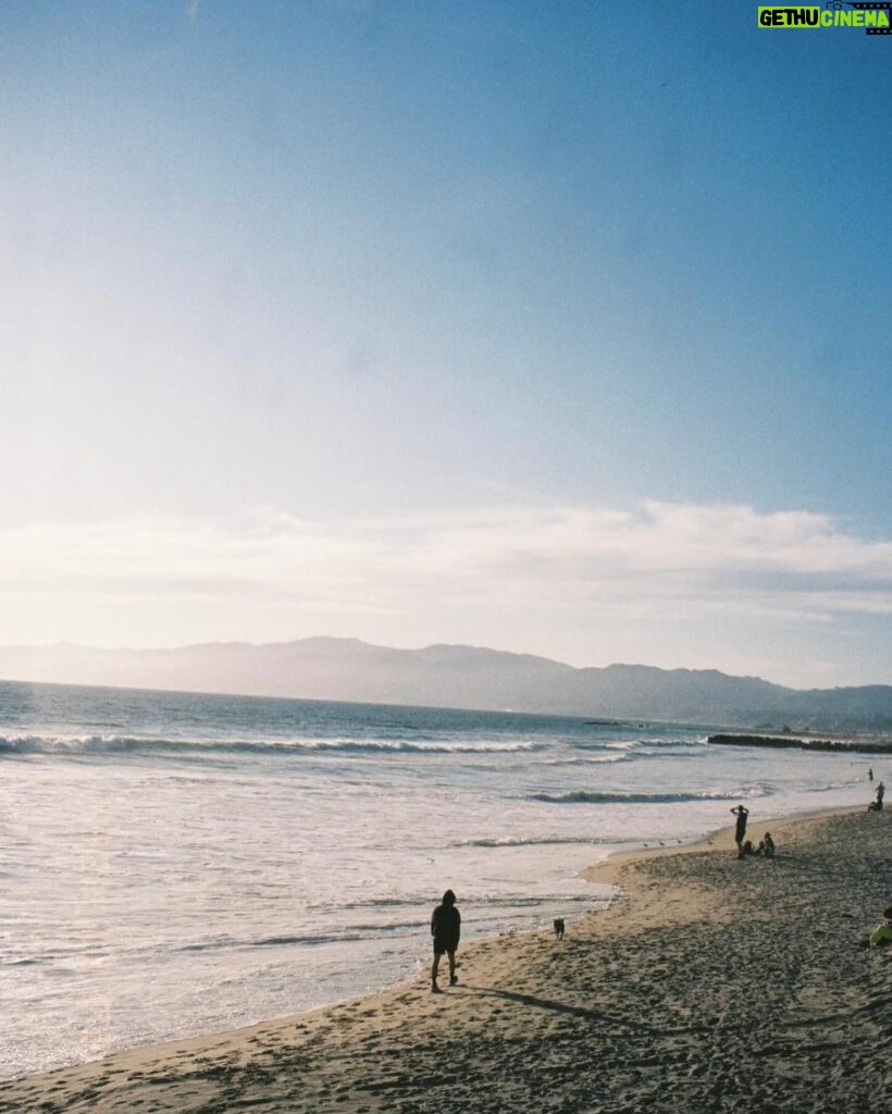 Lilas Ikuta Instagram - memories in Los Angeles➄ Photo by @lilasikuta Venice Beach🌊 最後の2枚は @shumpei_1002 撮影→私撮影 という2視点でございます📷