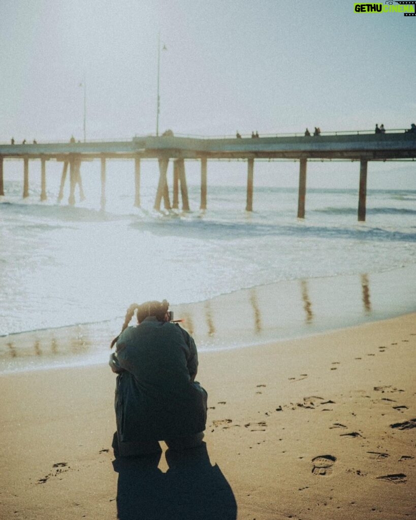 Lilas Ikuta Instagram - memories in Los Angeles➄ Photo by @lilasikuta Venice Beach🌊 最後の2枚は @shumpei_1002 撮影→私撮影 という2視点でございます📷