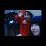 Lilas Ikuta Instagram - 幾田りら feat. ano「青春謳歌」 Music Video公開しました🍄 ハンディーカメラの温かみが”狂おしいほど愛おしい日々”を色褪せない思い出に記録してくれている感じがして、とっても気に入っています。 林響太朗監督やチームの皆さん、そしてあのちゃんと、その場その場でこんなことしてみようあんなことしてみようと話し合いながら撮影していく時間もまた、愛おしく楽しかったです。 “絶対”って曖昧な言葉じゃないから、素敵だなって思います。門出とおんたんがいつまでも青春を掻き鳴らしていますように！ デデデデと共に何度でも、観て楽しんでもらえたら嬉しいです☺︎