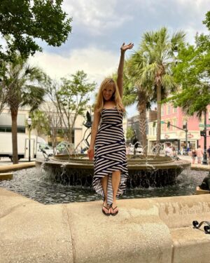 Lilián García Instagram - Happy Memorial Day weekend!!! 🇺🇸

Spending the weekend with my sis @daliagarciaartist in beautiful Charleston, SC. 🌴

Our father was a LT Colonel in the US Army so we saw first hand what he sacrificed. Thank you to all our service men & women both active and retired who fight for our freedoms everyday so that people like us can enjoy the beauty of this world.🌎 

God bless! 🫡
.
.
#memorialdayweekend #memorialday #usa #servicemenandwomen #usarmy #vets