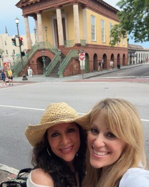 Lilián García Instagram - Happy Memorial Day weekend!!! 🇺🇸

Spending the weekend with my sis @daliagarciaartist in beautiful Charleston, SC. 🌴

Our father was a LT Colonel in the US Army so we saw first hand what he sacrificed. Thank you to all our service men & women both active and retired who fight for our freedoms everyday so that people like us can enjoy the beauty of this world.🌎 

God bless! 🫡
.
.
#memorialdayweekend #memorialday #usa #servicemenandwomen #usarmy #vets