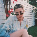 Lili Reinhart Instagram - Grassy bottoms 🥸
