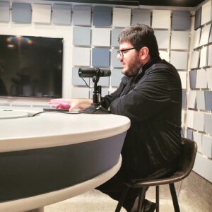Lilian Blanc Instagram - 📻 Hoje foi dia de gravação de entrevista no Programa Antenados, da @radiobandeirantes, com o jornalista @danilogobatto

🎤 Os atores @brianpenido, @lilian.blanc e o diretor Eduardo Tolentino contaram detalhes do espetáculo Tio Vânia, além de diversas histórias do Grupo Tapa. Em breve, divulgaremos as informações da veiculação.

#grupotapa #tchekhov #teatrosp #experimenteteatro #arte #sescsantana #sescsp
