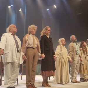 Lilian Blanc Instagram - 👉 Olha como terminou a estreia de Tio Vânia! 📌 Não se esqueça que a temporada vai até 16 de junho com sessões de quinta a sábado às 20h e domingo às 18h. Esperamos vocês. 🎭 Garanta seus ingressos no link da bio! 📸: @fotosgutierrez #grupotapa #tchekhov #teatrosp #experimenteteatro #arte #sescsantana #sescsp