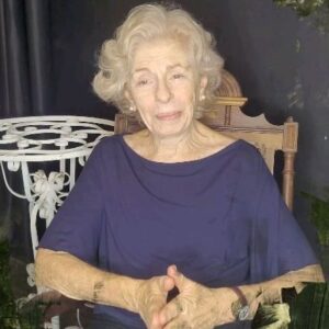 Lilian Blanc Instagram - Lilian Blanc é Maria Vassiliévna Voinitskaia em Tio Vânia. A atriz contou detalhes da sua personagem e a importância do texto de Anton Tchekhov. Ela também relembrou um momento marcante de sua história com o Tapa. Assista agora!

Tio Vânia está no Sesc Santana! A temporada vai até 16 de junho com sessões de quinta a sábado às 20h e domingo às 18h.

✅ Ingressos à venda no link da bio, ou em sescsp.org.br/santana ou no aplicativo Credencial Sesc SP

📹: @renatofernandesgon
Arte: @nandomedeiross

#grupotapa #tchekhov #teatrosp #experimenteteatro #arte #sescsantana