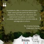 Lilian Blanc Instagram – Tio Vânia é 5 estrelas na Folha de S. Paulo na crítica de Cristina Camargo

Uma plateia que permanece atenta durante duas horas de espetáculo sem intervalo e grita “bravo” no final é a prova de que a montagem de clássicos tem espaço garantido no teatro contemporâneo, sem que para isso seja necessário recorrer a estratégias inovadoras ou até mirabolantes na adaptação.

No caso de “Tio Vânia”, de Anton Tchékhov (1860-1904), que o Grupo Tapa apresenta no Sesc Santana, é o texto, escrito em 1896, que garante a atualidade dos temas abordados.

Estão ali questões que mobilizam e provocam a sociedade até hoje, como a relação com a terra, a devastação em nome do progresso, a condição da mulher, o machismo, a vida vislumbrada e não realizada, a exploração do trabalho. Há ainda a citação a pessoas amontoadas em casebres devido a uma epidemia —de tifo—, as visões antagônicas sobre o meio ambiente e o questionamento doloroso e atemporal: qual é o significado da vida?

A trama gira em torno de tio Vânia, um proprietário de terras, de sua sobrinha Sônia e do médico Astrov, que atende e convive intimamente com a família. A vida do núcleo perde a estabilidade —e talvez o conformismo— após a chegada do professor aposentado Serebriakov e de sua jovem e bela esposa, Helena.

Sutil e elegante, o grupo leva “Tio Vânia” para o palco em um cenário simples e eficiente, manipulado pelos atores entre um ato e outro, em uma dramaturgia que revela intrigas amorosas, mágoas familiares e decepções, com toques de ironia, humor e melancolia.

Fundado na década de 1970 na PUC-Rio, ainda como grupo amador, e transferido para São Paulo em 1986, o Tapa nutria desde os anos 1980 o desejo de montar Tchékhov, o que foi possível em 1996, com “Ivanov”, a primeira das cinco grandes peças do escritor e dramaturgo russo.

Em meio às tradicionais dificuldades vivenciadas pelos coletivos teatrais brasileiros, voltou ao autor apenas 20 anos depois, com “O Jardim das Cerejeiras”. Na época, lidava com a possibilidade de chegar ao fim devido a problemas financeiros. O grupo decidiu que fecharia as portas no auge, com chave de ouro.

CONTINUA NOS COMENTÁRIOS…