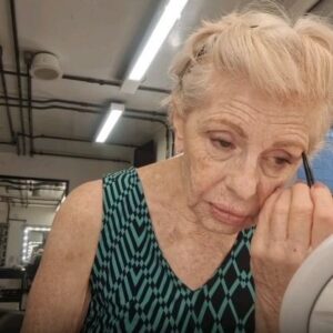 Lilian Blanc Instagram - Time-lapse do nosso camarim!
Hoje temos a nossa maravilhosa @lilian.blanc, a "Mãe" em "O Outro Borges" 🎭