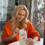 Liliia Rebryk Instagram - Топ питань щодо мого здоровʼя після народження дитини: Як ти себе почуваєш? Волосся випадає? Шкіру посипало? Кістки ломить? Причому неважливо — дитина перша чи третя 🙃 Питання незмінні! Так от — почуваю себе чудово! Головне- продовжувати дбати про себе і після пологів, тому приймаю вітаміни Проталіс Прегнанс Навіщо приймати? А щоб почувати себе завжди добре😉! Проталіс Прегнанс можна пити всю вагітність та особливо важливо продовжувати після народження дитини. В комплексі Проталіс Прегнанс є всі необхідні компоненти для організму дівчат під час вагітності та після:) А ще, сама таблетка має тришарову форму, тобто кожен шар поступово вивільняє вітаміни впродовж цілого дня у потрібний час Ну і безумовний плюс — приємна ціна;) Дбайте про себе — і коли тільки готуєтесь стати мамою, і коли немовля вже поруч з вами ✨ Тільки пам’ятайте, навіть прийом вітамінів має відбуватися під контролем лікаря, бо все дуже і дуже індивідуально.