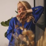 Liliia Rebryk Instagram - Лютий завершується, а це значить, що ми пережили зиму. Чи легко нам було? Ні. Нам не гасили світло в оселях, але інколи здавалося – воно гасне саме: всередині, там – де кажуть, що живе душа. Та ми впоралися, пережили це: не впали в прірву відчаю (хоча інколи так хотілося!), вчергове витягнули самі себе, знайшли сили йти далі, боротися, сподіватися. Залишився тільки ниючий біль, бо для когось ця зима стала останньою. І це біль стане хронічним: він ніколи не мине... Я бажаю, аби ця весна не загасила в нас надії, віри і любові. Бо весна – це завжди початок. Бо навесні завжди так сильно хочеться жити! #майжевесна Фото @tsaruk.photo Partly @vikideniskina Look @holy___base Mua @borsukovskaia_makeup