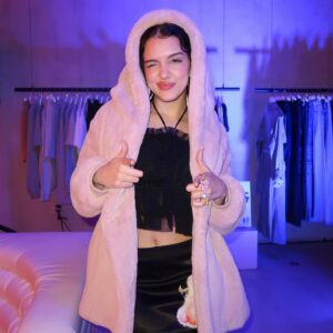 Lilimar Instagram - raceeeee weekeeeenddd !! 🏎️🐇➕🤍