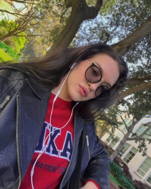 Lilimar Instagram - listen buddy, i just work here
