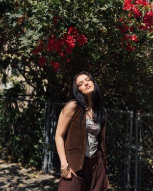 Lilimar Instagram - 03/08 happy international women’s day ♡
thank you so much to everyone who’s congratulated me & shared their well wishes! i was beyond happy to finally share the news with you all about inside out 2, and it warmed my heart to see everyone as excited about it as we are! today always feels like a special day to me as i get to celebrate it by thanking and further admiring the women around me, as well as the ones far away 🤍 my biggest thank you to not just my mother, grandmother, and mentors, but to my friends. to the women that love us, that guide us, that are patient with us, that motivate us, that fight for us even when the world continuously fails to fight for them. may you always be celebrated 🧝🏽‍♀️ #happywomensday