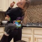 Lilliana Ketchman Instagram - GIRL DINNERRRRRR 😭 . . . . #lillyk #dance #reels #fun #girldinner