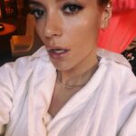 Lily Allen Instagram - get ready with meeeeeeeee for the Glamour awards. Thank you bestest glam team. @nailsbymh @ginakanemakeup @garethbromell @kyledevolle. And thank you @hotelcaferoyal for my sensational suite ! @thesetcollectionofficial #BeautifullyComposed @alonlnd