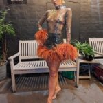 Lily Allen Instagram - Everyday i’m rufflin’ , Everyday I’m rufflin’ . Some Stage for looks for your perusal, only 2 more weeks !