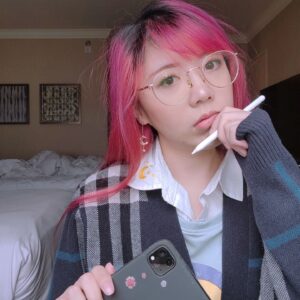 Lily Ki Instagram - posing with ipad