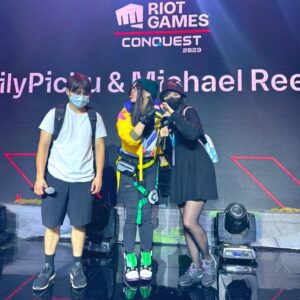 Lily Ki Instagram - Ty Philippines for being awesome. :D Salamat PO!! (I just learned that). The last picture was our disguise to the mall it worked so well.