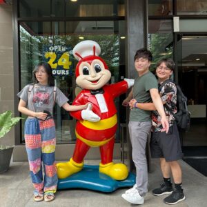 Lily Ki Instagram - Ty Philippines for being awesome. :D Salamat PO!! (I just learned that). The last picture was our disguise to the mall it worked so well.