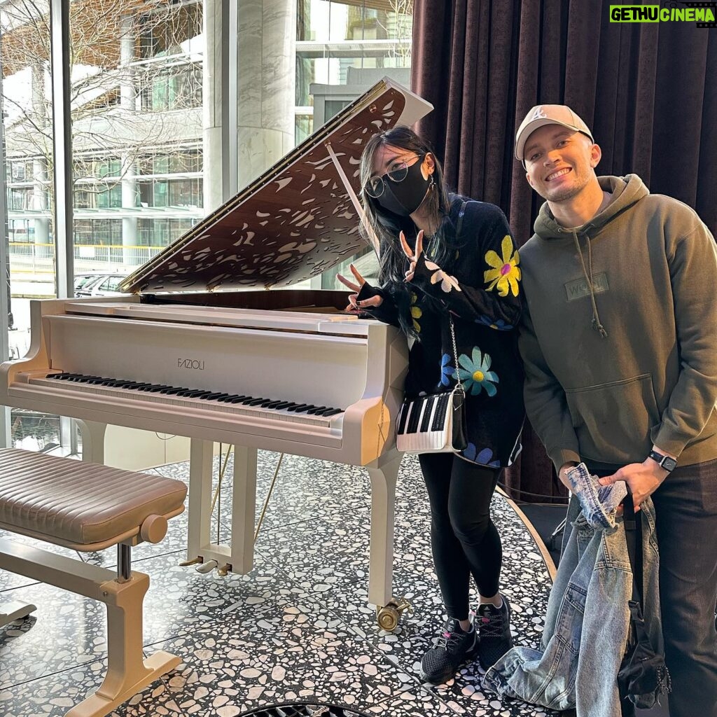 Lily Ki Instagram - went to Vancouver and ate food and played piano!!!!