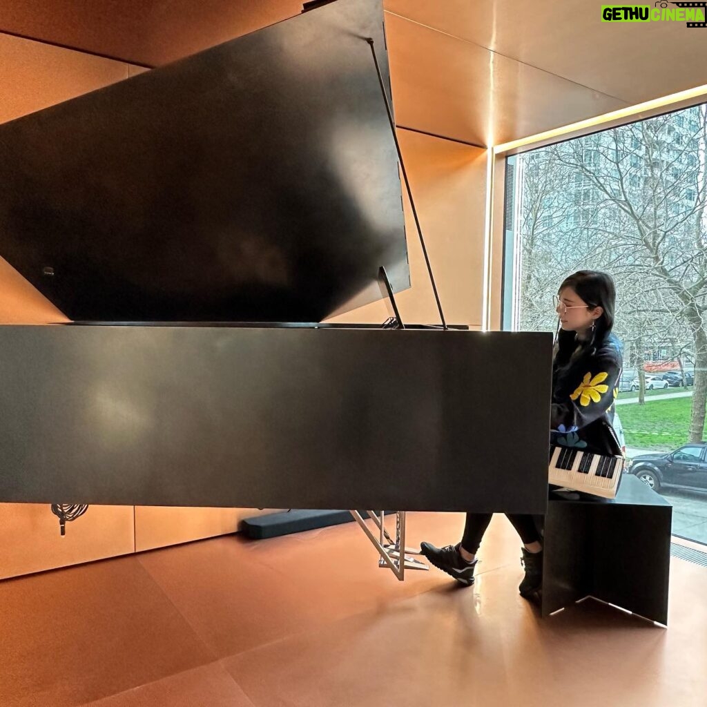 Lily Ki Instagram - went to Vancouver and ate food and played piano!!!!