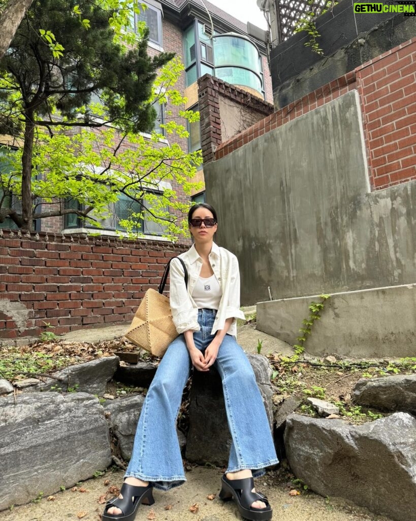Lim Ji-yeon Instagram - 쉬는날 #LOEWE #LOEWEPaulas