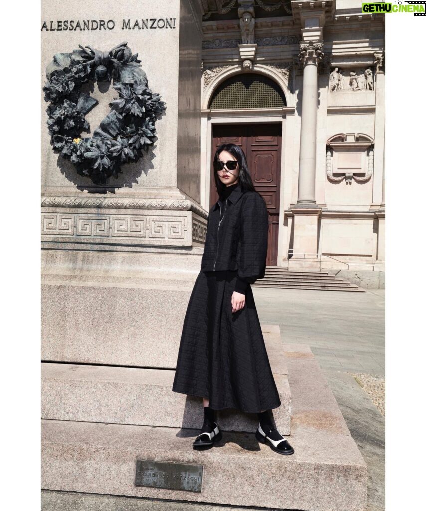 Lim Ji-yeon Instagram - SISLEY 23FW 가을 컬렉션in milan