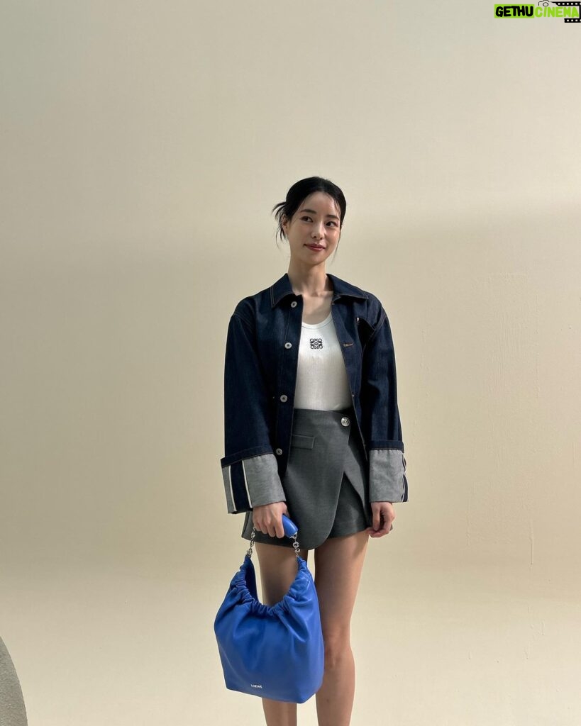 Lim Ji-yeon Instagram - Blue💙 #LOEWE #LOEWEsqueeze